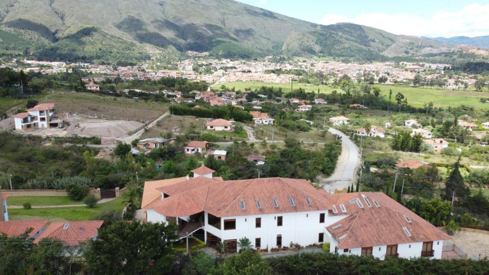 Hotel Puente Piedra فيلا دي ليفا المظهر الخارجي الصورة